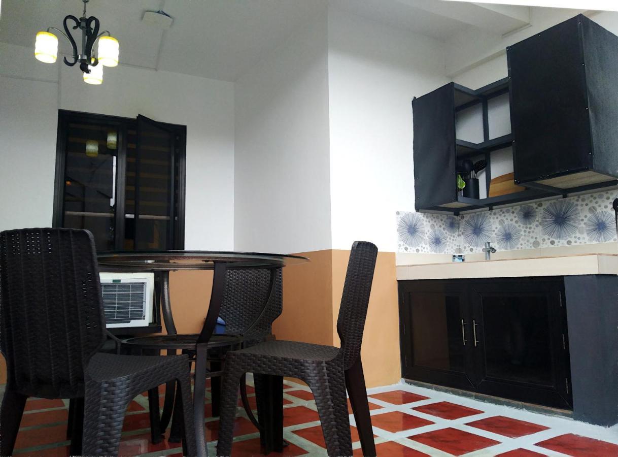Jil'S Apartelle Tagaytay City Exteriör bild